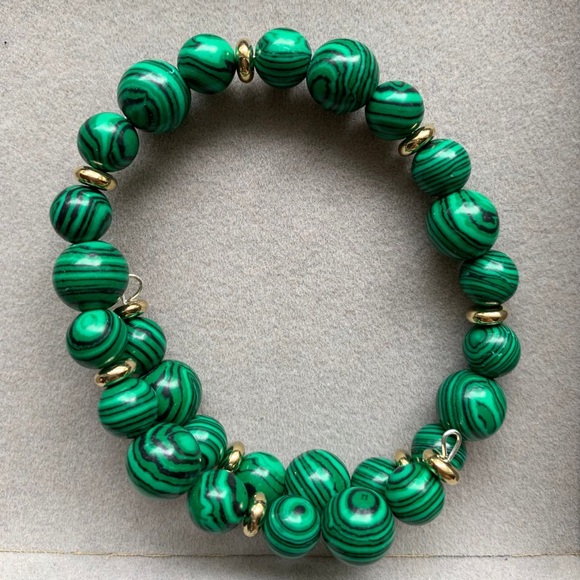 NWOT green and black beaded memory wire bracelet. - Picture 1 of 4